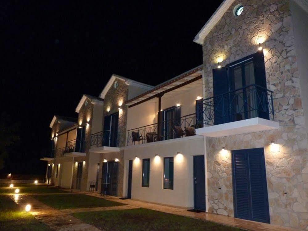 Ilianthos Apartments & Studios Mikros Gialos Buitenkant foto
