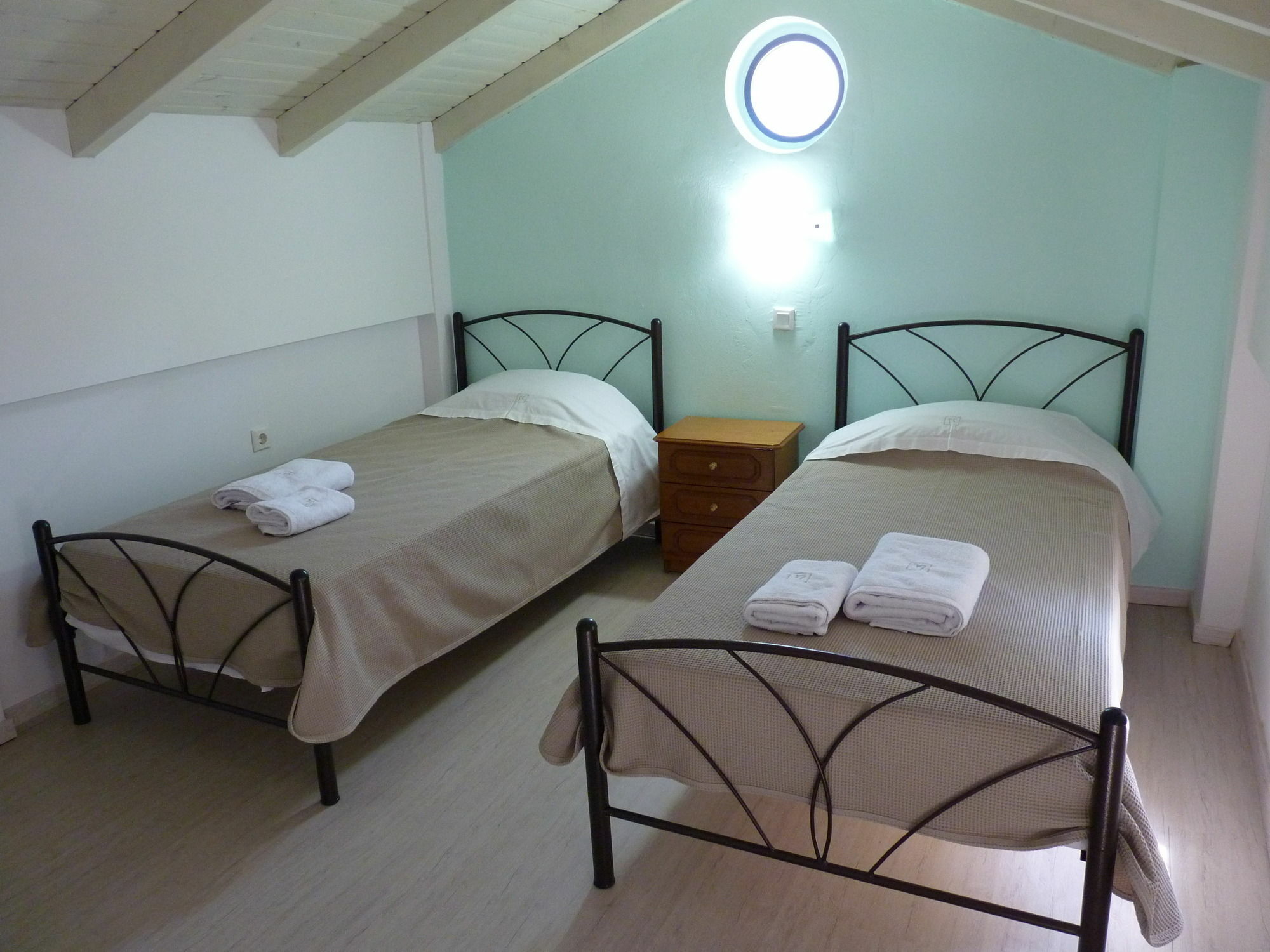 Ilianthos Apartments & Studios Mikros Gialos Buitenkant foto
